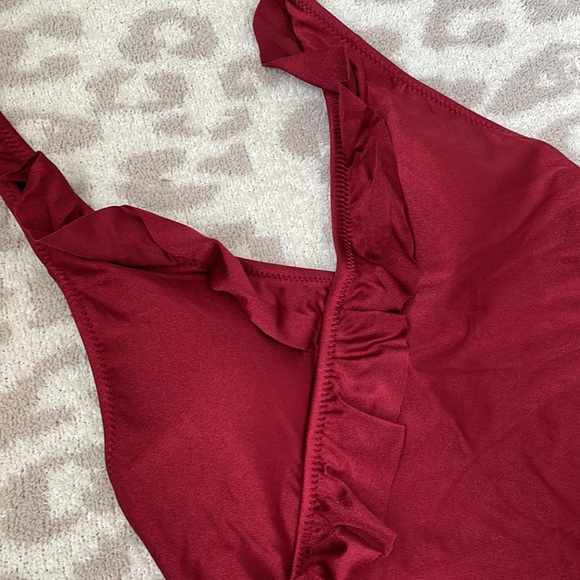 Cupshe One-Piece Swimsuit with Ruffle Detail - Picture 3 of 4